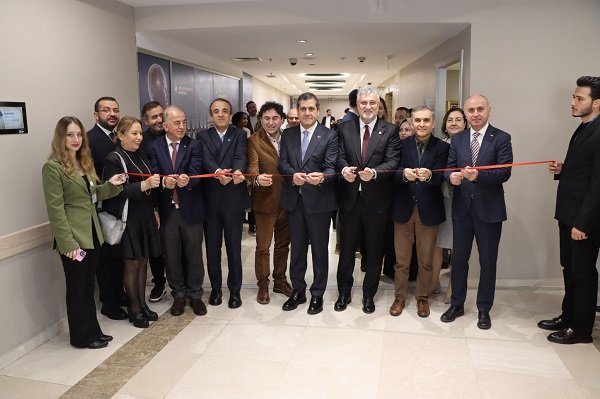 Parkinson'dan beyin pili ile kurtuldular: Atlas Üniversitesi Nöromodülasyon Merkezi törenle açıldı