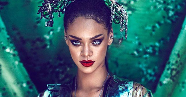 Rihanna isyan etti: Kendinizden utanın!