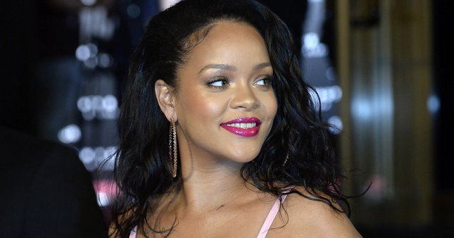 Rihanna'dan Afrika'da eğitime destek