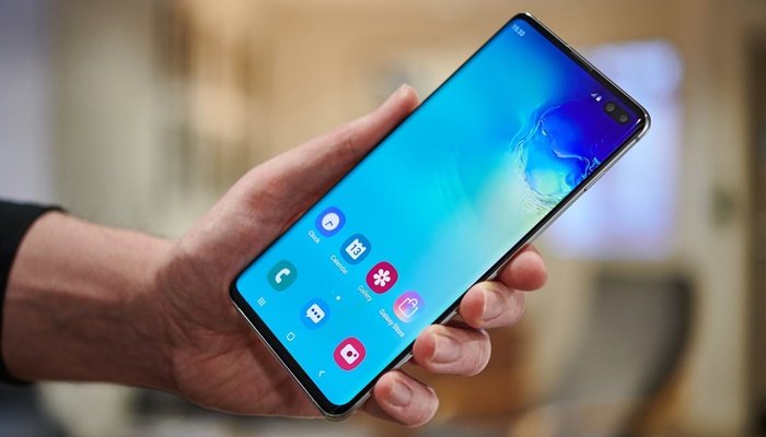 Samsung, ekran altı kameraya sahip telefonu duyuracak!