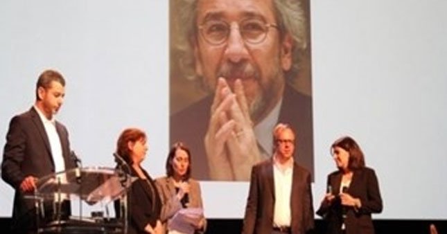 Sınır Tanımayan Gazeteciler'den Can Dündar'a ödül