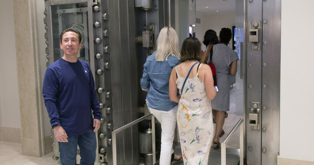 Tarihi banka binası Apple Store oldu