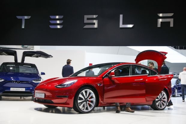 Tesla, araç sahiplerine sigorta satmaya başlıyor