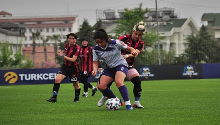 Turkcell Kadın Futbol Ligi'nde kupa ve ödül töreni yapıldı 