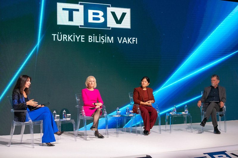 Türkiye Bilişim Vakfı 30'uncu yılında yapay zekâyı mercek altına aldı