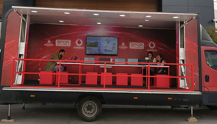 Vodafone Kodlama Minibüsü eğitim için yola çıkıyor!