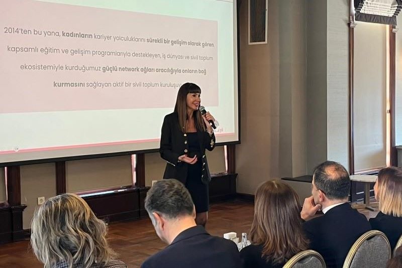 YenidenBiz, 5.000'den Fazla Kadın İçin Beceri Gelişim Yolculuğunu Başlattı
