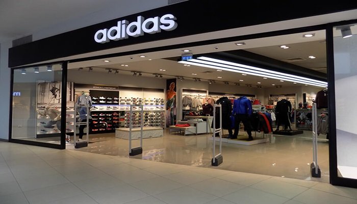 adidas, Facebook reklamlarını durdurma kararı aldı!