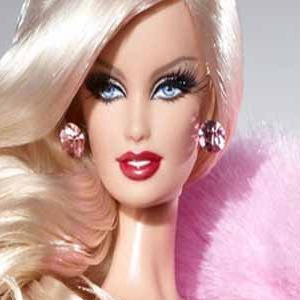 Kral Oyun Barbi Bebek oyna, Barbie giydirme oyunu, 30 Temmuz Barbie oyunları, Barbie bebek giydirme oyna