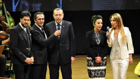 Erdoğan, Aşık Veysel'in türküsünü söyledi