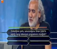 Sinan Çetin gülmekten soruyu okuyamadı